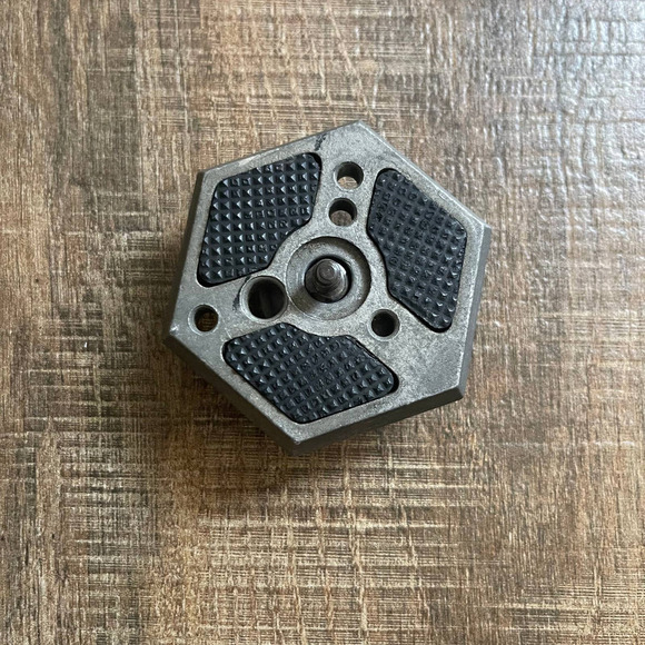 Manfrotto 130-14 Hexagonal Quick Release Mounting Plate - Picture 1 of 4
